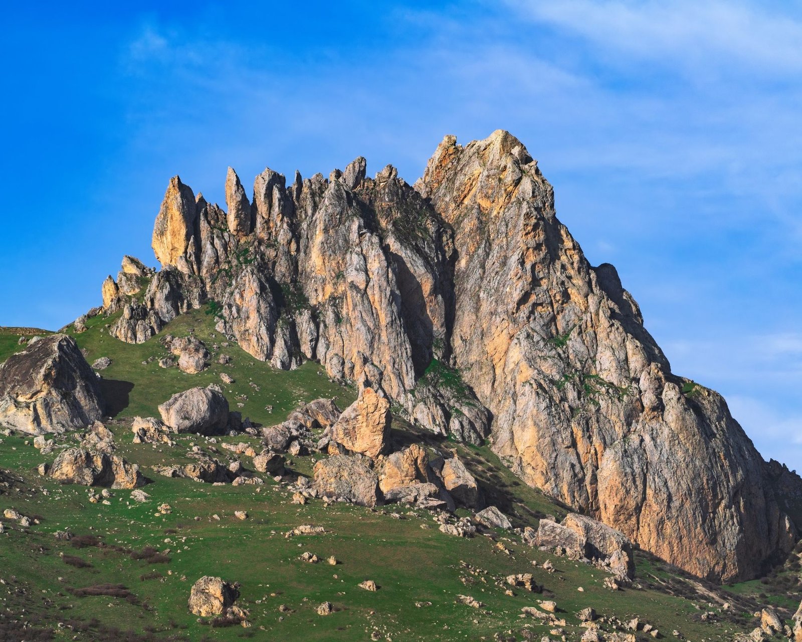 Beshbarmag Mountain — The Frozen Hand of Legends